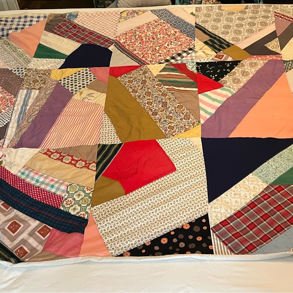 Patchwork Quilt with Multicolor Design - Picture 11 of 16